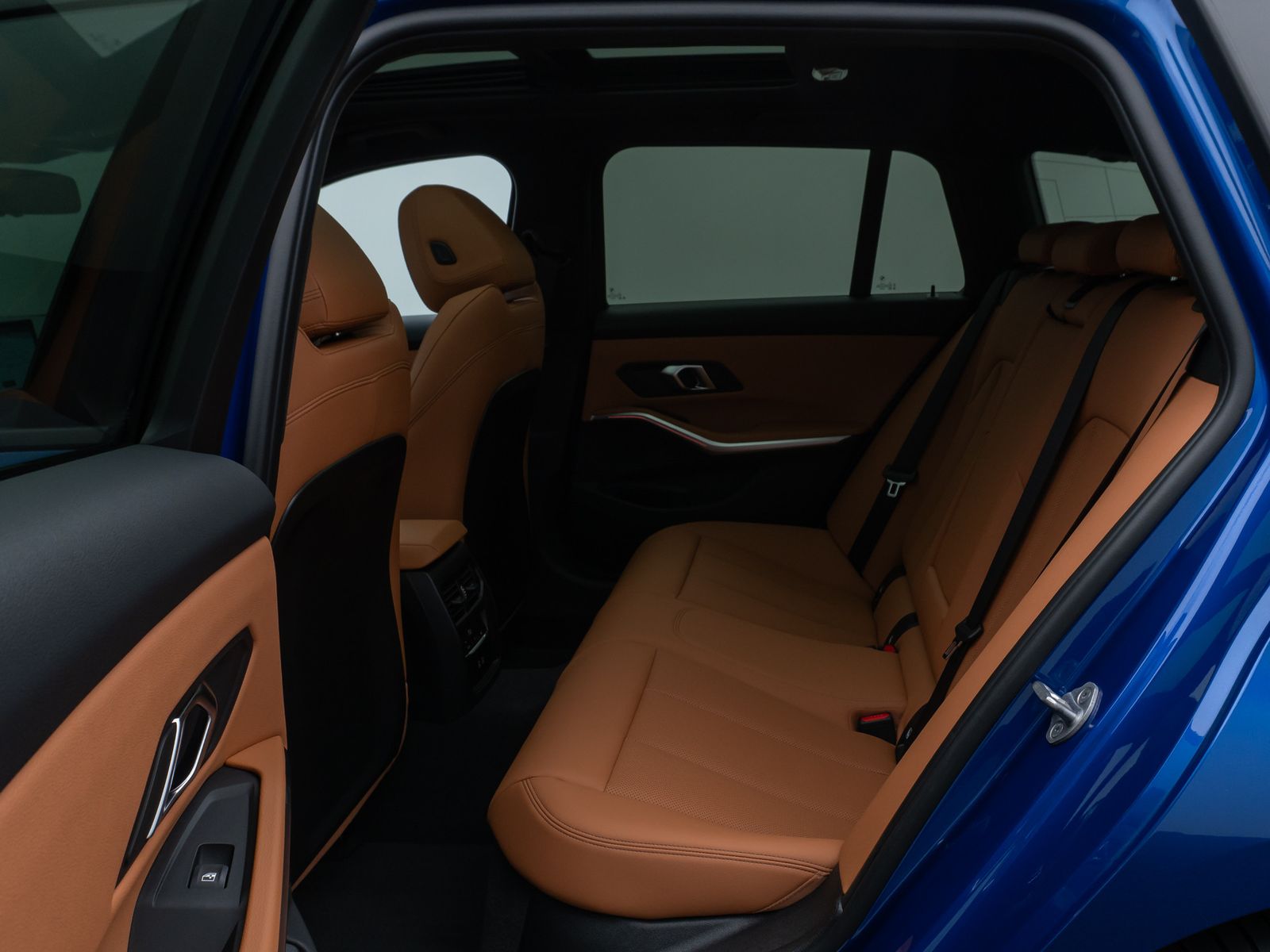 Fahrzeugabbildung BMW 330e M Sport Panorama 360°HUD HiFi AHK Komfort