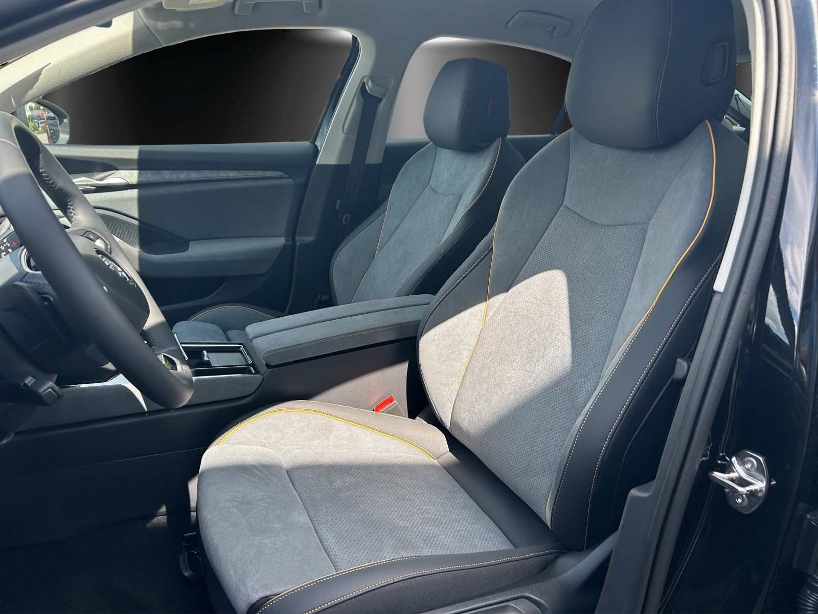 Fahrzeugabbildung SKODA Superb Selection 2,0 TDI 110 kW DSG