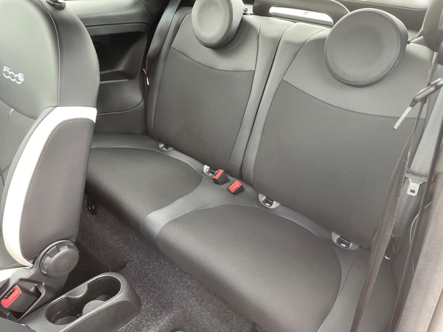 Fahrzeugabbildung Fiat 500 1.2 Cabrio Allwetterreifen Apple CarPlay Par