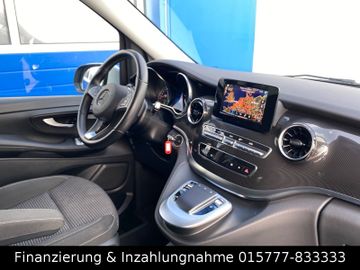 Mercedes V 220 - 12