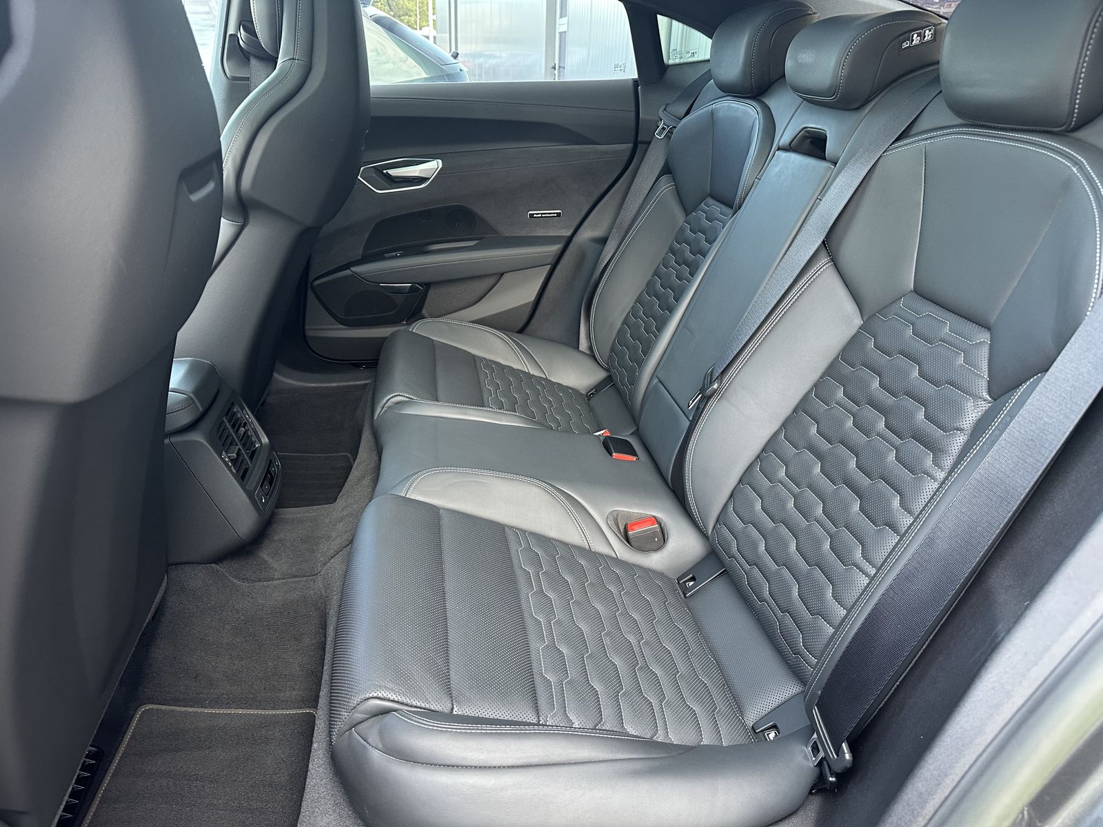 Fahrzeugabbildung Audi RS e-tron GT Qu NAV+LED+HUD+360°+PANO+B&O+VCOCK