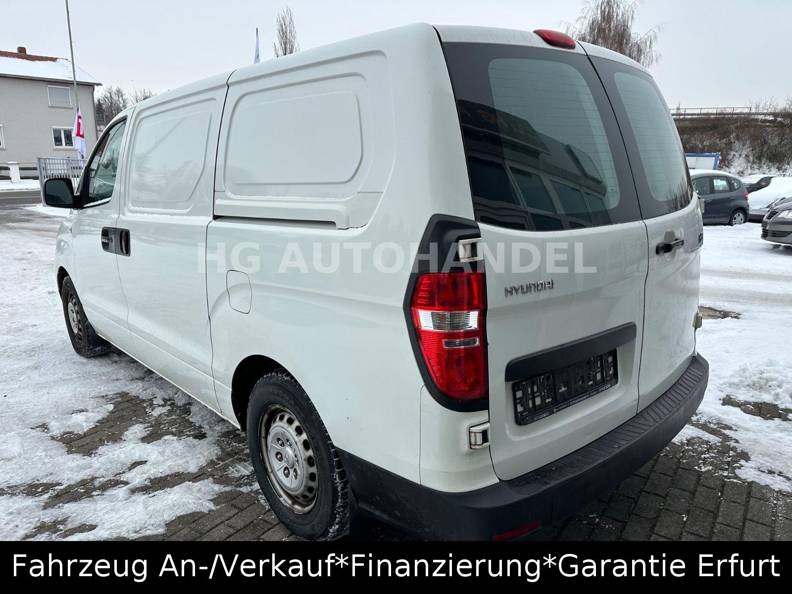 Hyundai H-1 Kasten 8-fach bereift