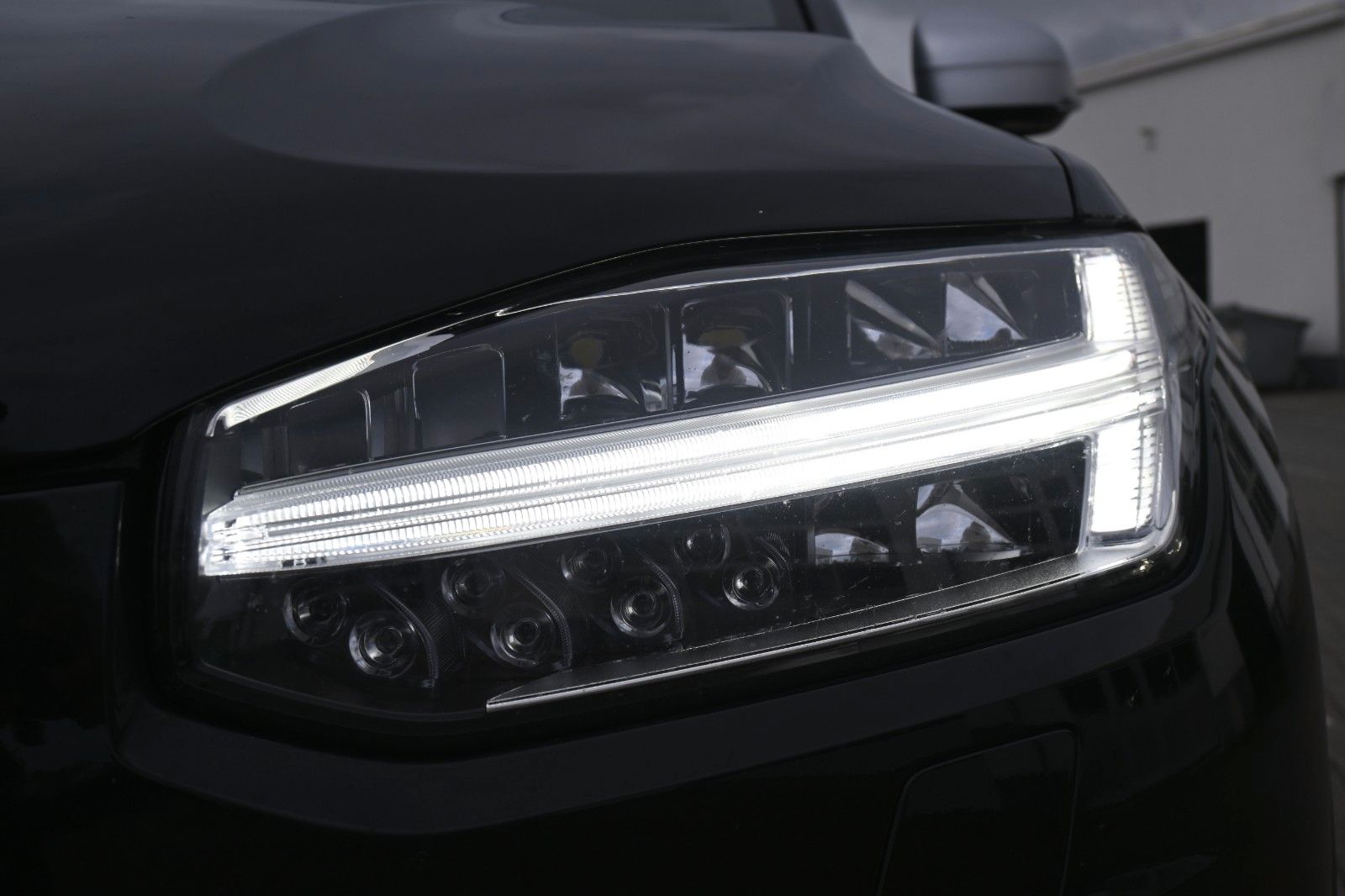 Fahrzeugabbildung Volvo XC90 D5 AWD*R Design*LUFT*PANO*7Si*LED