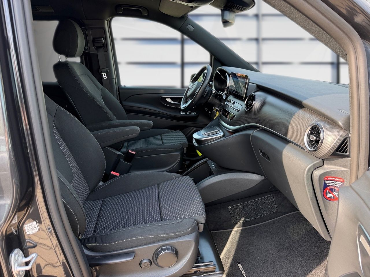Fahrzeugabbildung Mercedes-Benz V 300 d 4M EDITION Lang AMG+NIGHT+AHK+LANG+DISTR