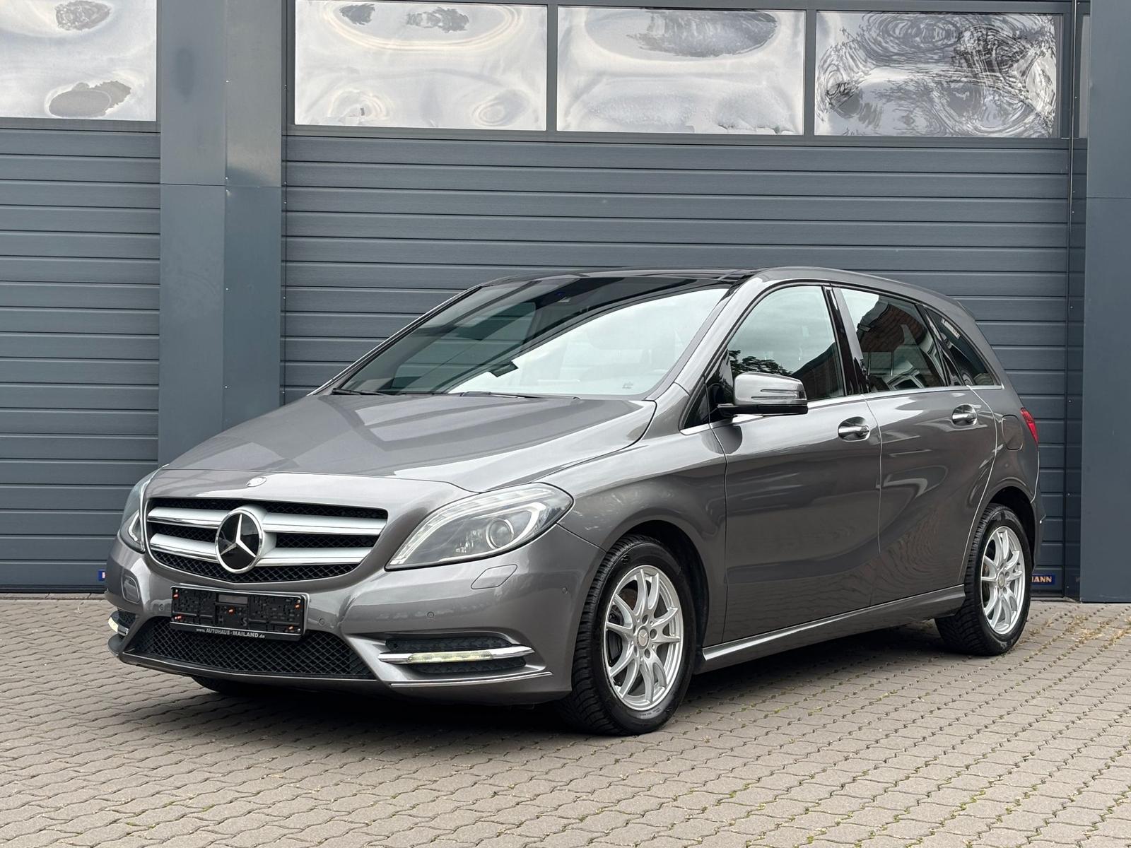 Mercedes-Benz B 180 *Xenon*Navi*PanoD.*Teilleder*SHZ*