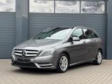 Mercedes-Benz B 180 *Xenon*Navi*PanoD.*Teilleder*SHZ* - mit Benzin-Antrieb Autos in Minden: Kleinbus