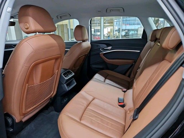 Fahrzeugabbildung Audi e-tron 55 quattro Navi VollLeder ACC StandKlima