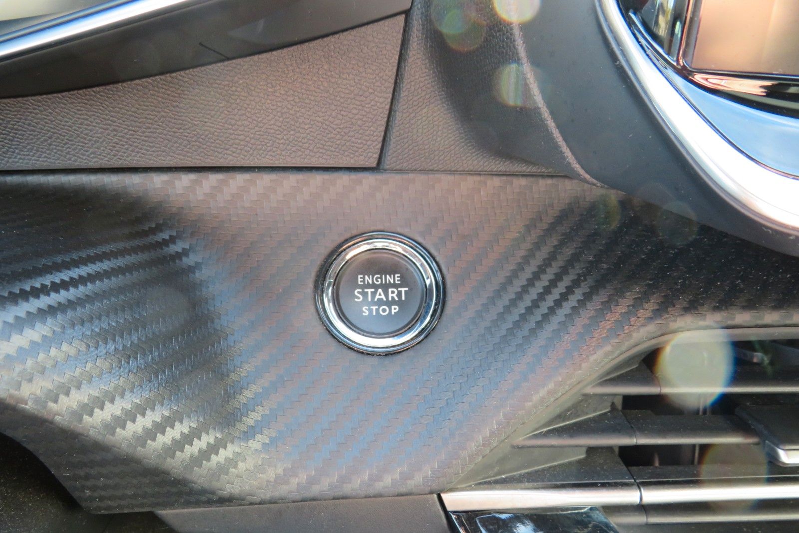 Fahrzeugabbildung Peugeot 2008 e- GT PANO NAVI KAMERA SITZH. PDC 1.HD