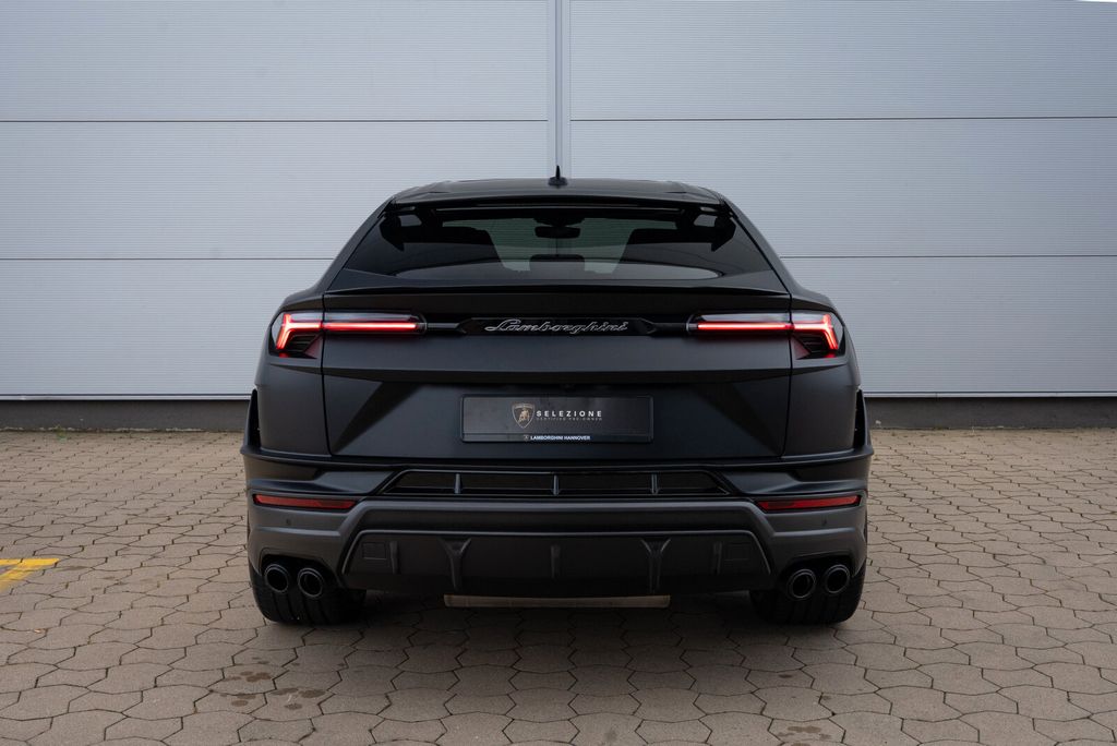 LAMBORGHINI Urus 2025