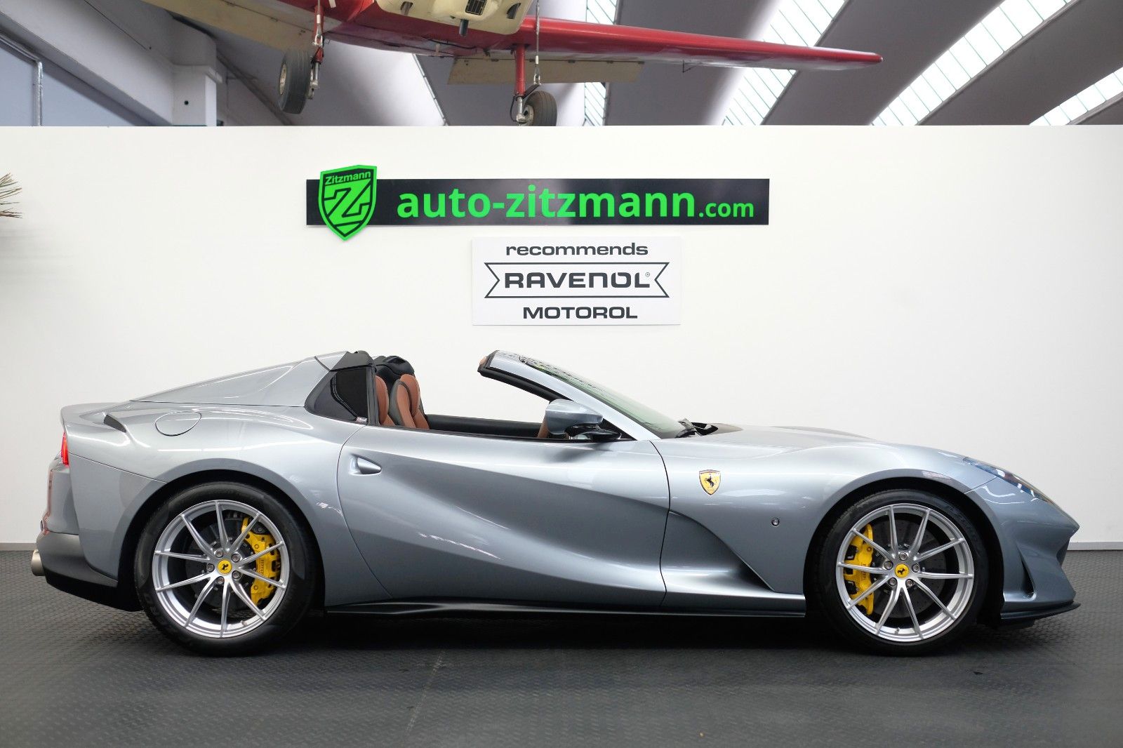 FERRARI 812