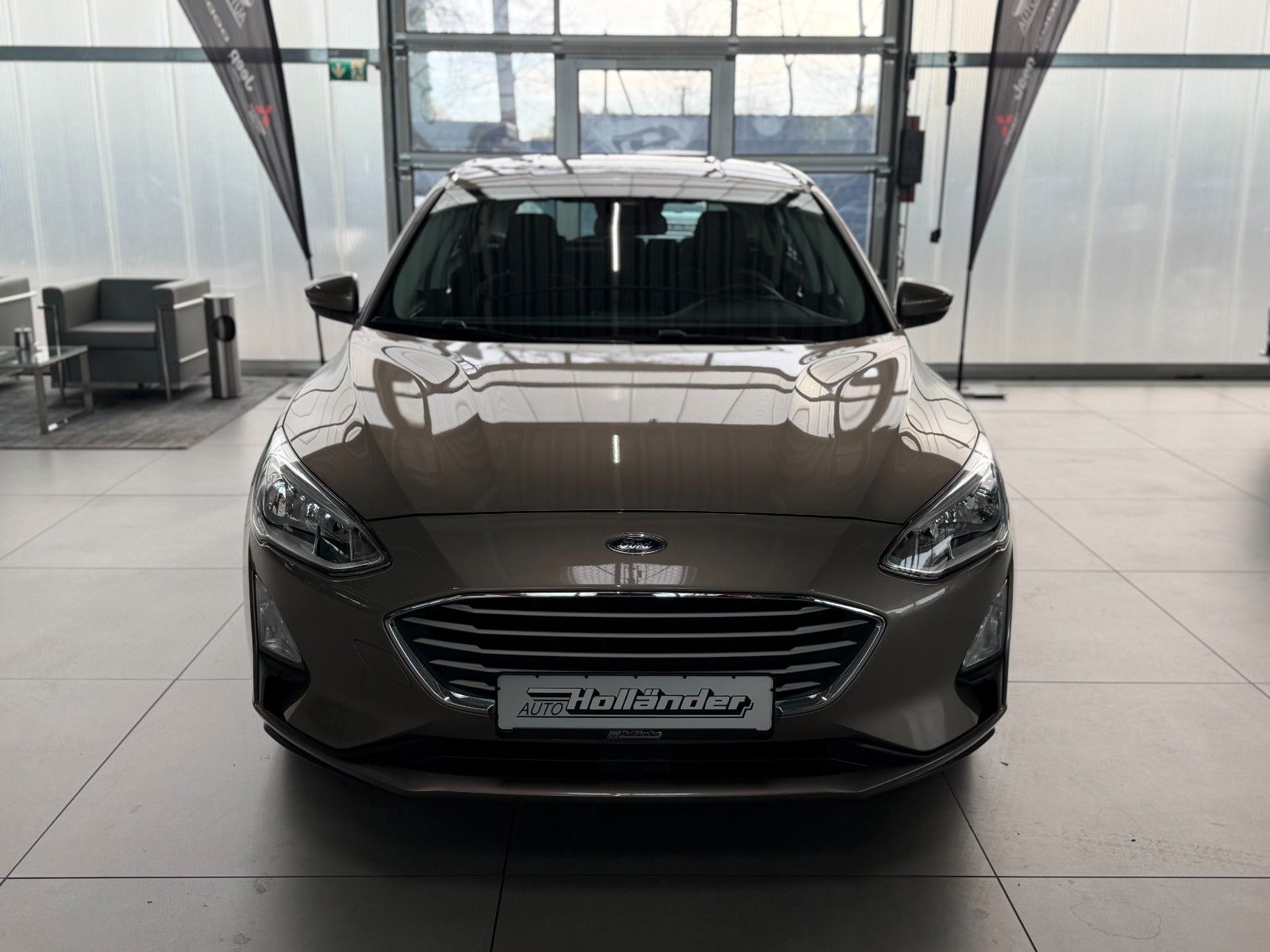 Fahrzeugabbildung Ford Focus Limousine 1.0 Trend  "Winter-Paket  Klima"