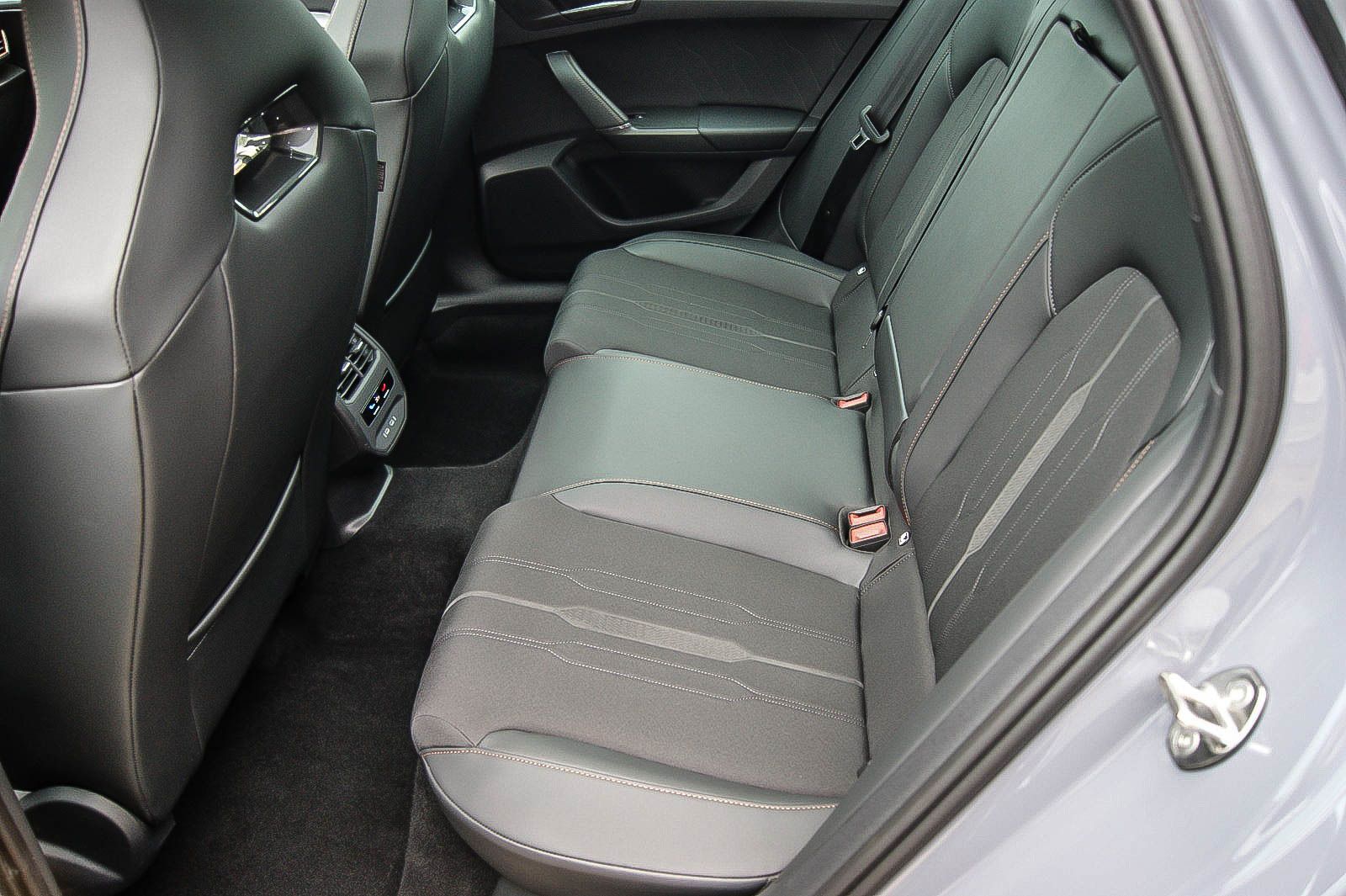 Fahrzeugabbildung CUPRA Leon Sportstourer e-Hybrid PANORAMA CARPLAY ACC