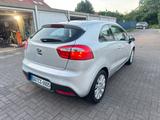 Kia Rio 1.2 Attract Attract - Kia Rio mit Benzin-Antrieb: Kleinwagen, 1.2
