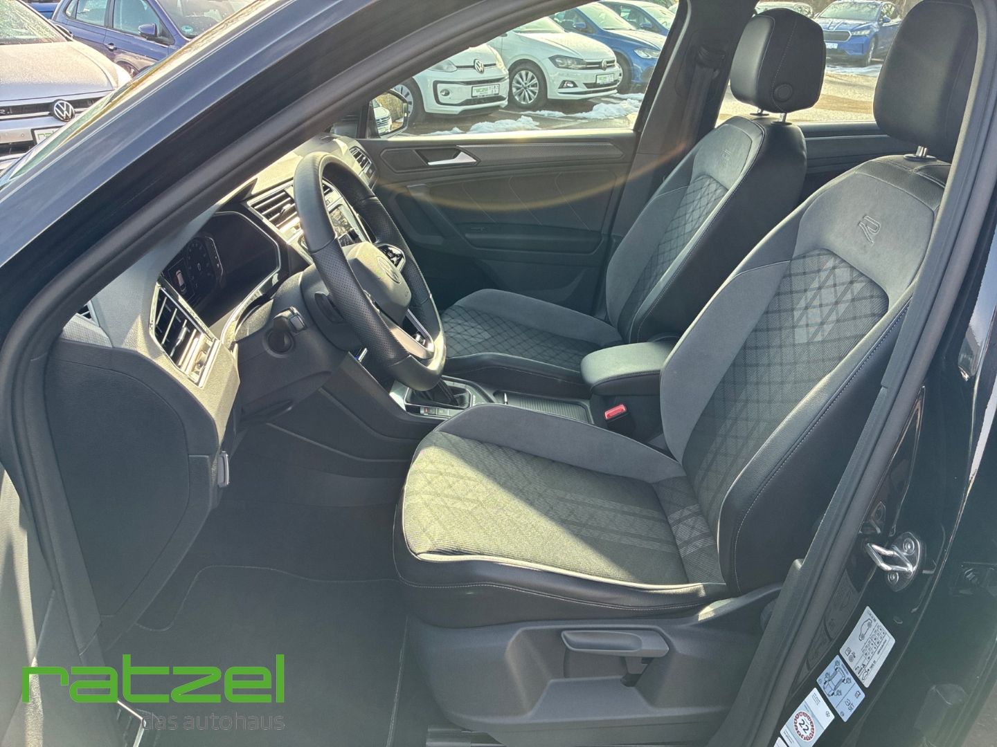 Fahrzeugabbildung Volkswagen Tiguan 2.0 TSI R-Line 4Motion Sportpaket AHK-