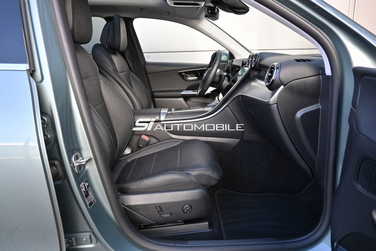 Fahrzeugabbildung Mercedes-Benz GLC 220 d 4MAT. °ACC°AHK°PANO°STANDHZ°DIGI LIGHT