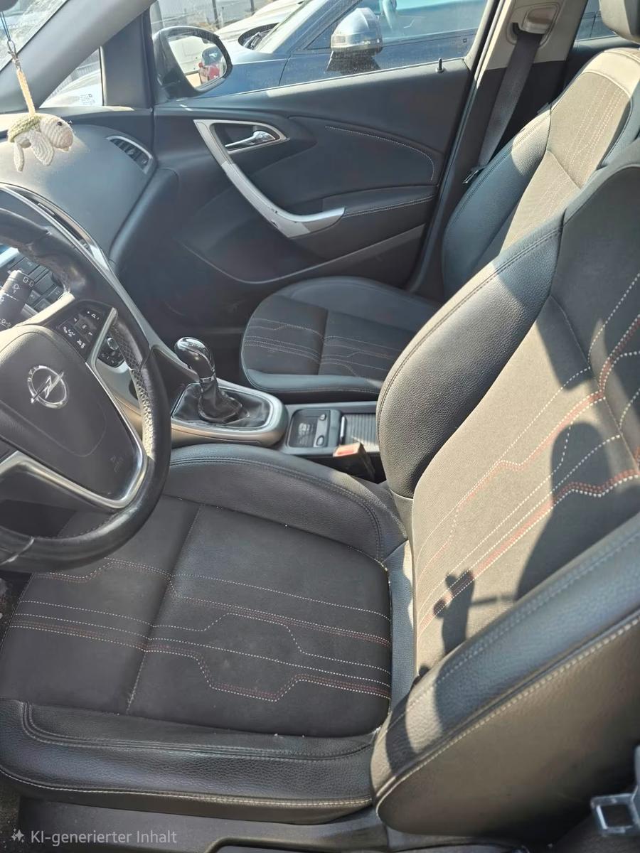 Opel Astra 2012 — photo 9