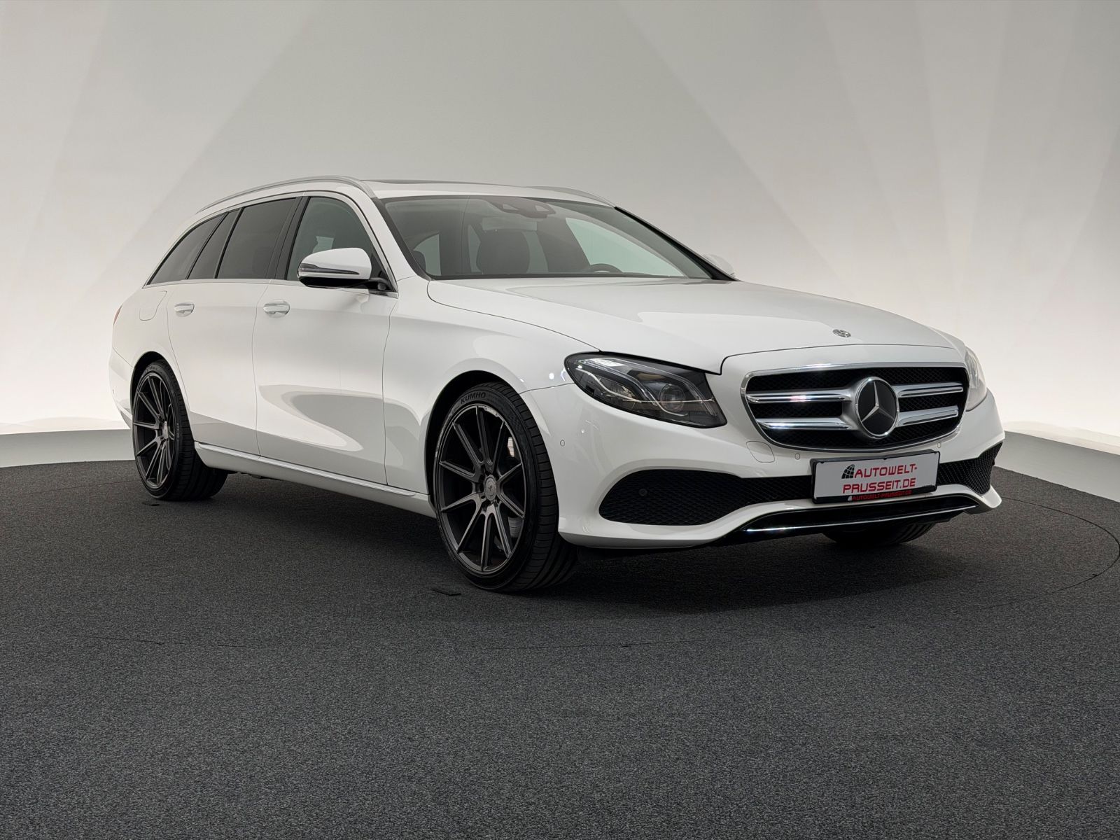 Gebrauchtwagen Mercedes-Benz E E 200 T 4M.*AVANTGARDE*MULTIBEAM-AHK-R.KAM-KESSY in Horb am Neckar