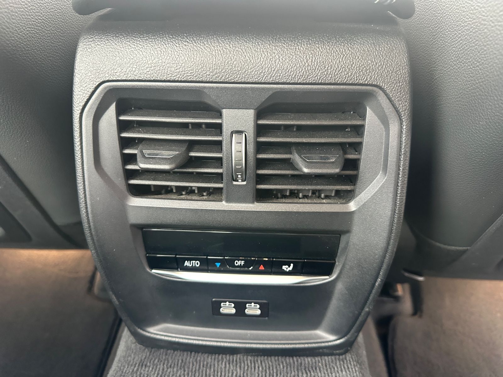 BMW 318 d Advantage/Leder/Navi/Kamera/LED/1Hand foto 18