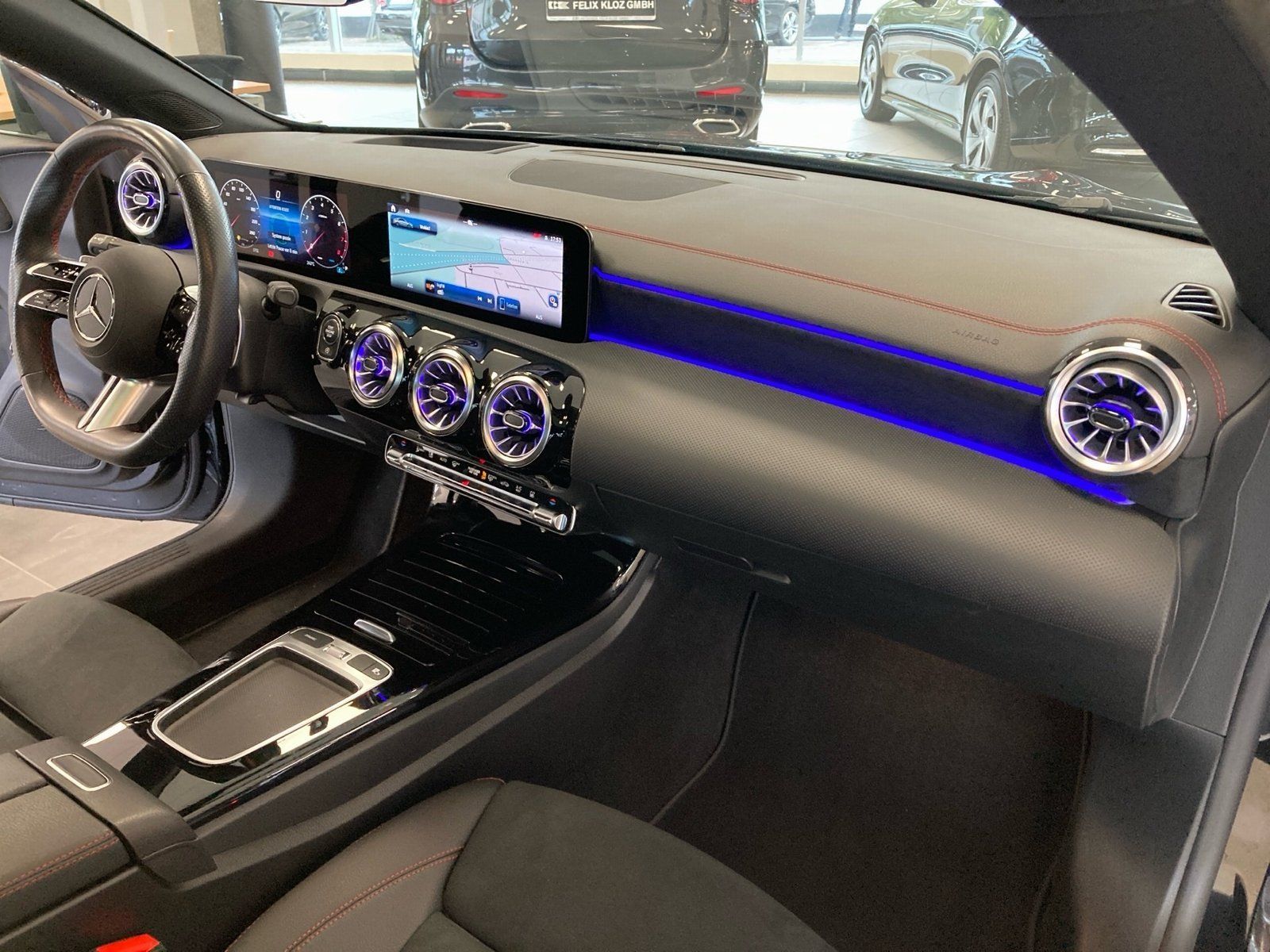 Fahrzeugabbildung Mercedes-Benz CLA 180 AMG Plus*Pano*HUD*360°*MBeam*AHK*Totwink
