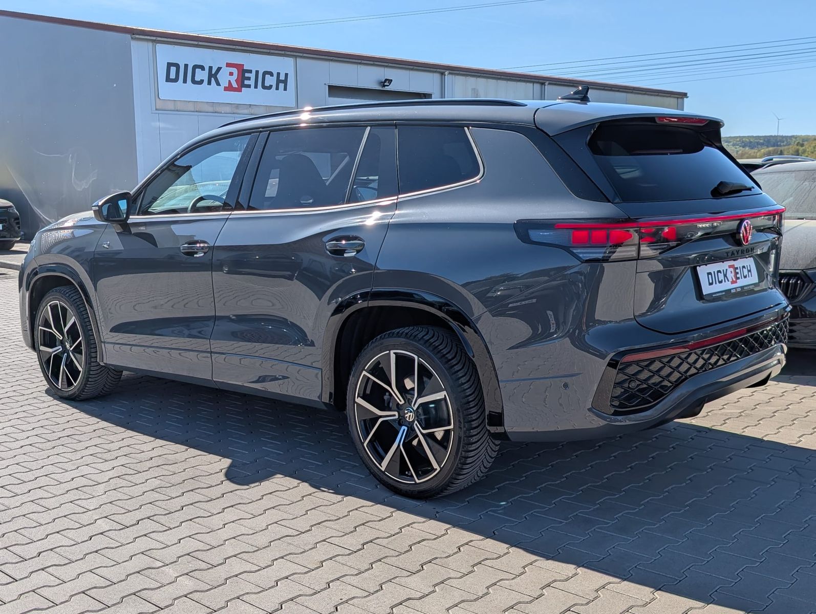 Fahrzeugabbildung Volkswagen Tayron 2.0TDI 4M R-Line 7Si*MATRIX*AHK*PANO*H&K