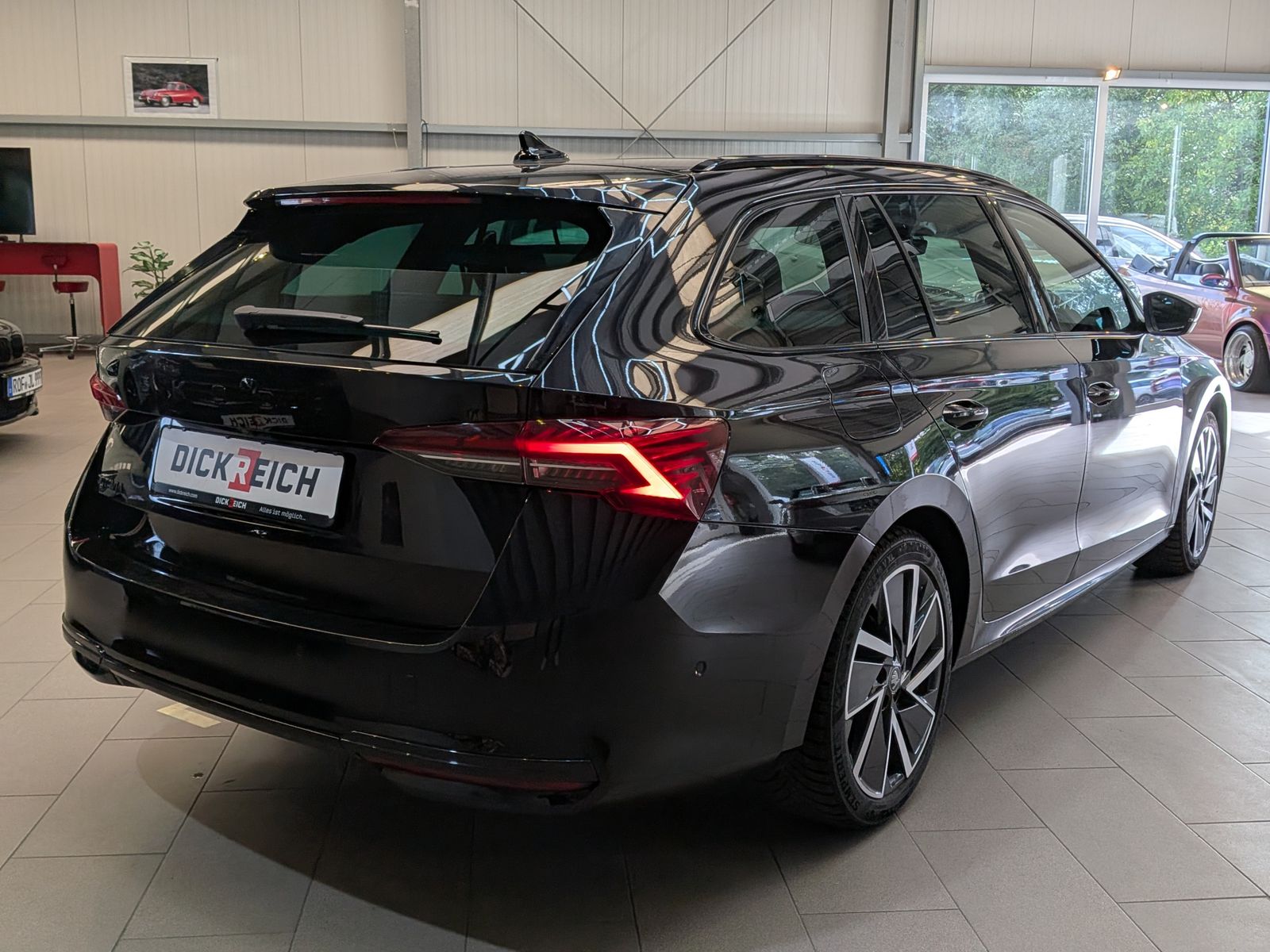 Fahrzeugabbildung SKODA Octavia 1.5 TSI Sportline MATRIX PANO AHK 5J-Gar