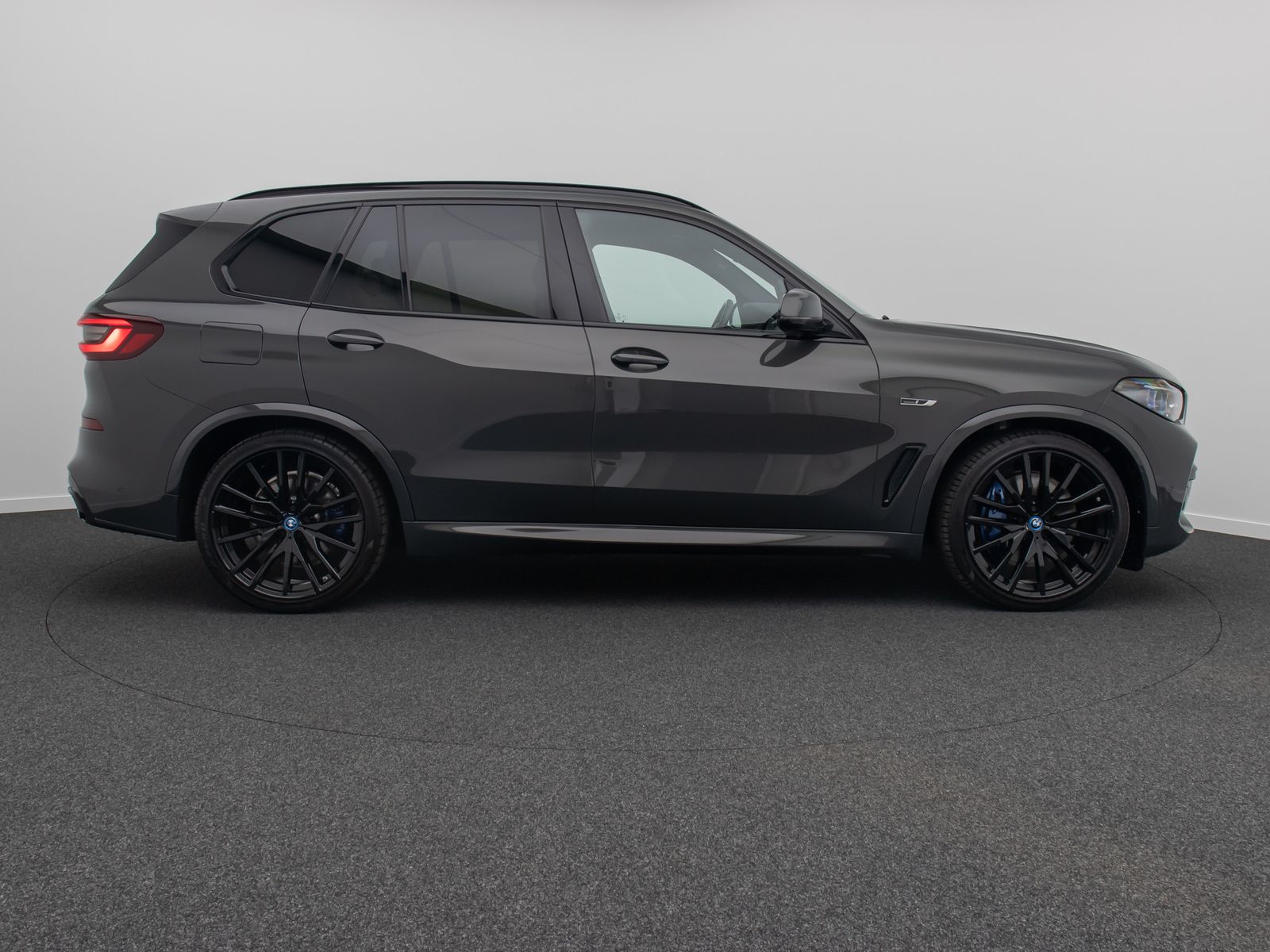 Fahrzeugabbildung BMW X5 xD45e M Sport Kamera Laser Panorama HUD H/K