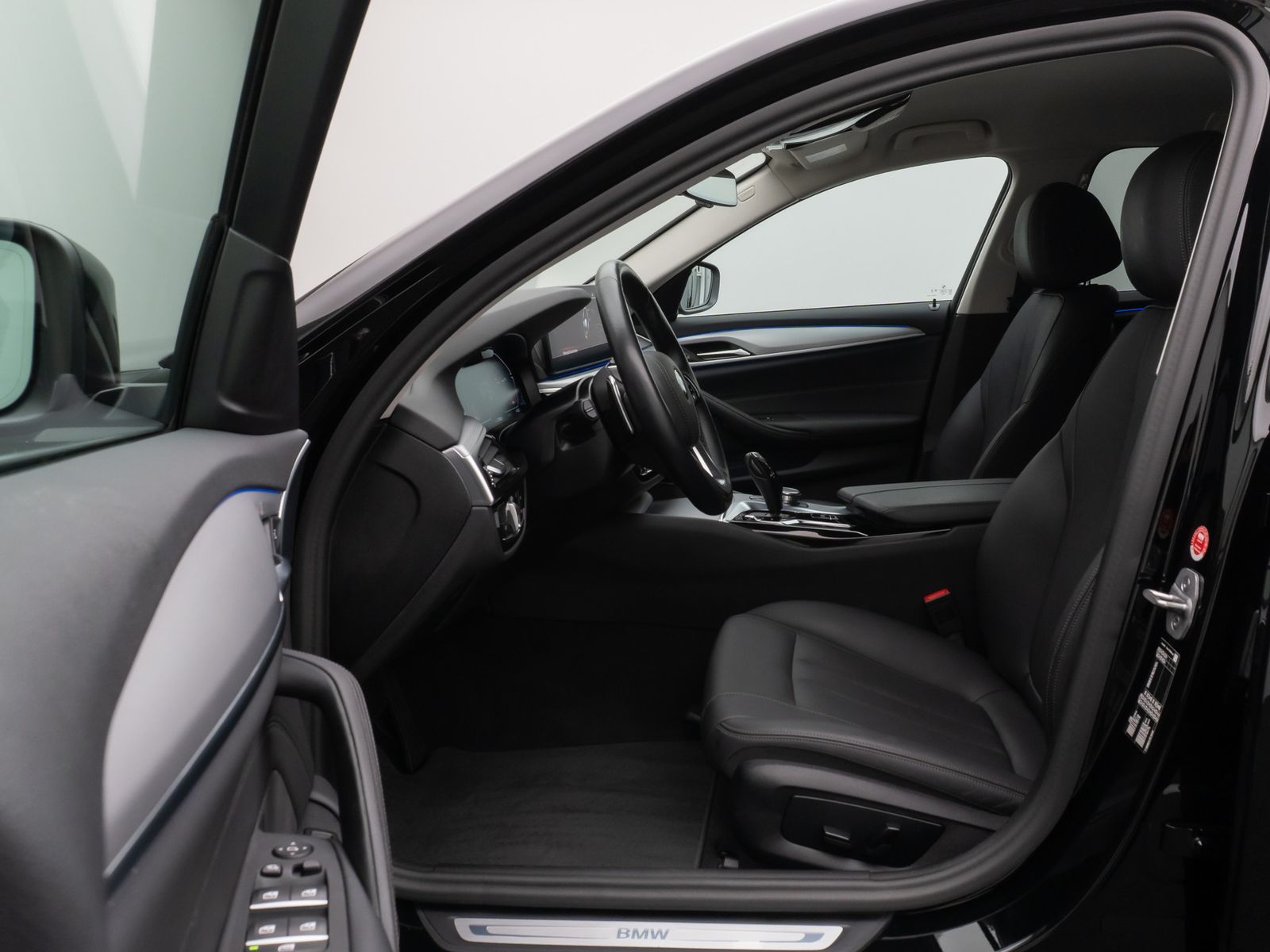 Fahrzeugabbildung BMW 530i Kamera Laser HUD DAB 4xKlima AHK Komfort