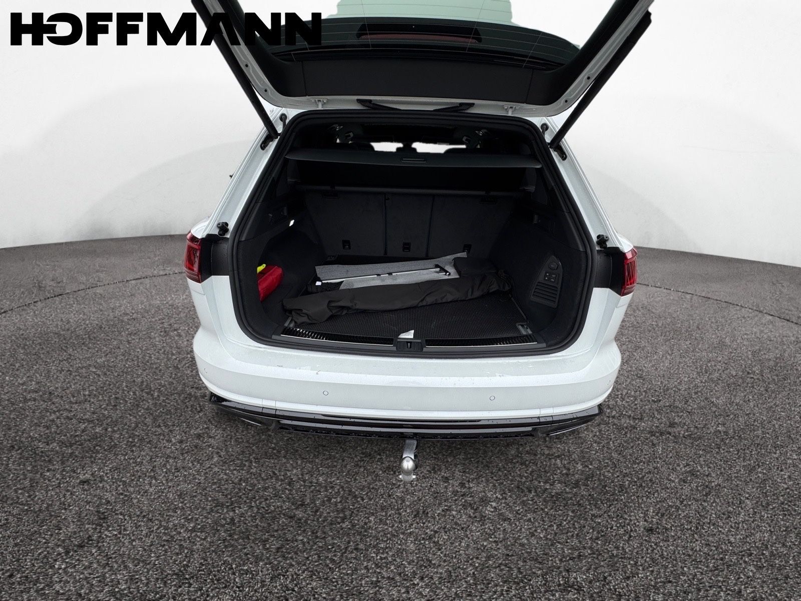 Fahrzeugabbildung Volkswagen Touareg R-Line Black Style Voll Facelift 5J Gara