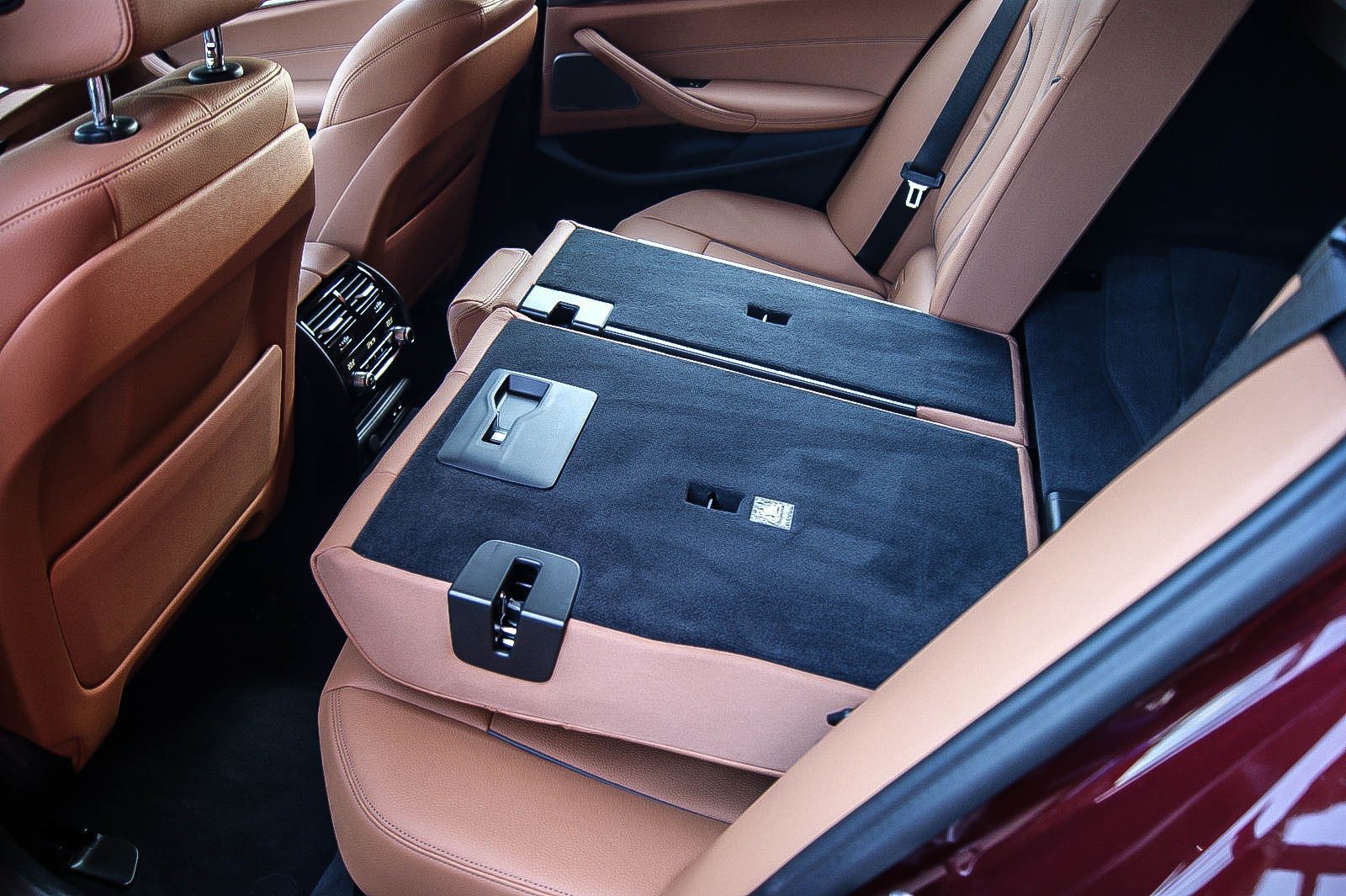Fahrzeugabbildung BMW 530 d Touring H&K SOUND PANORAMA AVENTURINROT 3