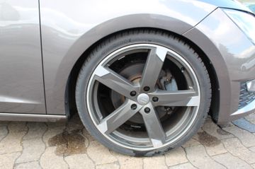 Fahrzeugabbildung SEAT Leon 2.0 TDI ST FR Navi Pano LED