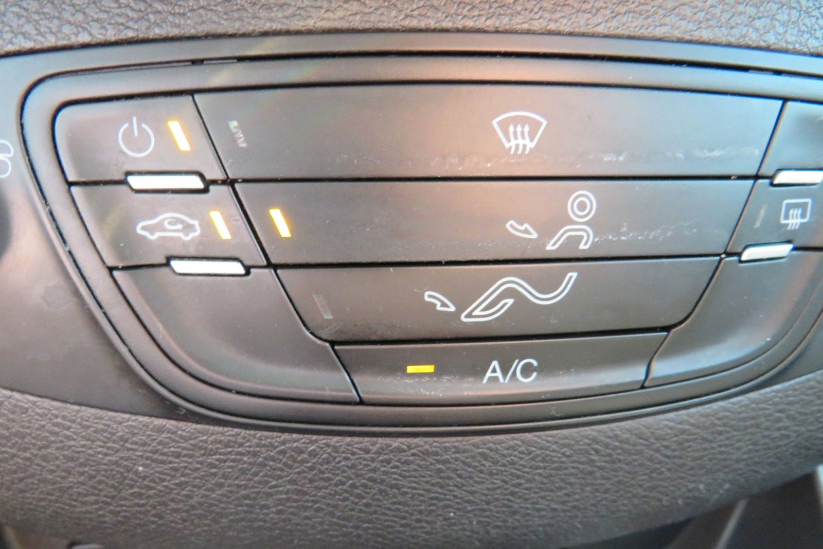 Fahrzeugabbildung Ford Transit Courier TREND NAVI SCHECKHEFT 1.HD