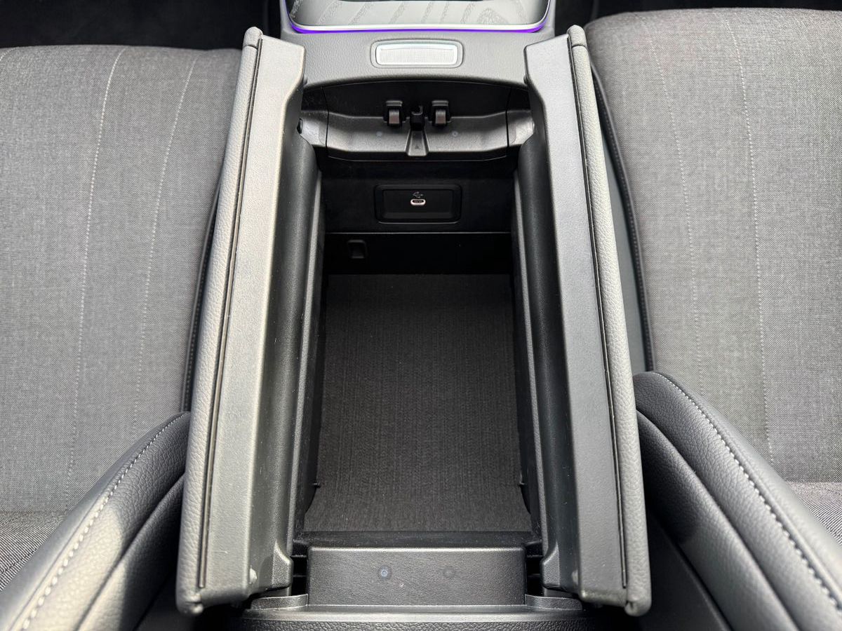 Fahrzeugabbildung Mercedes-Benz E 300de Avantgarde+Pano+AHK+DistrPro+Digital+360