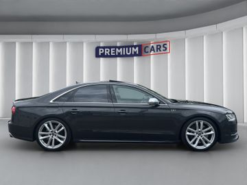 Audi S8 - 6