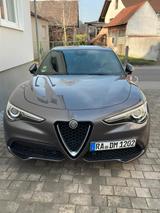 Alfa Romeo Stelvio 2.0 Turbo 16V 147kW Super AT8-Q4 Super - graue Alfa Romeo Stelvio