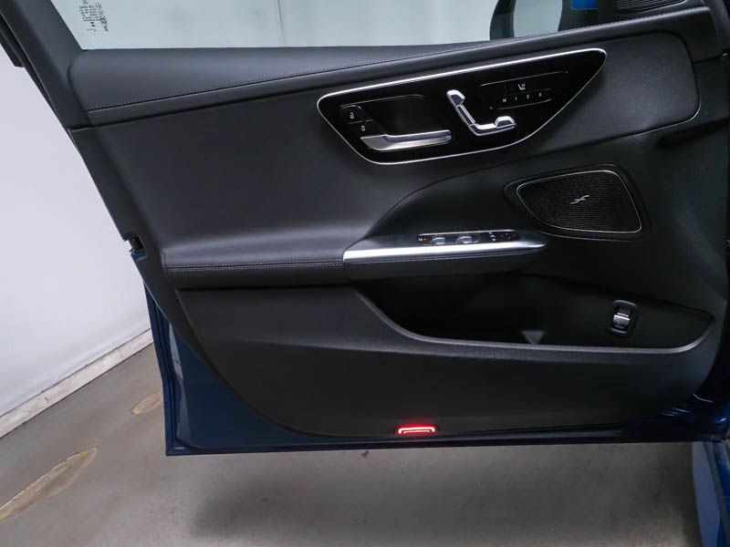 Fahrzeugabbildung Mercedes-Benz C 300 d T AMG*DISTR*PANO*AHK*DI.LIGHT*MEMO*SOUND