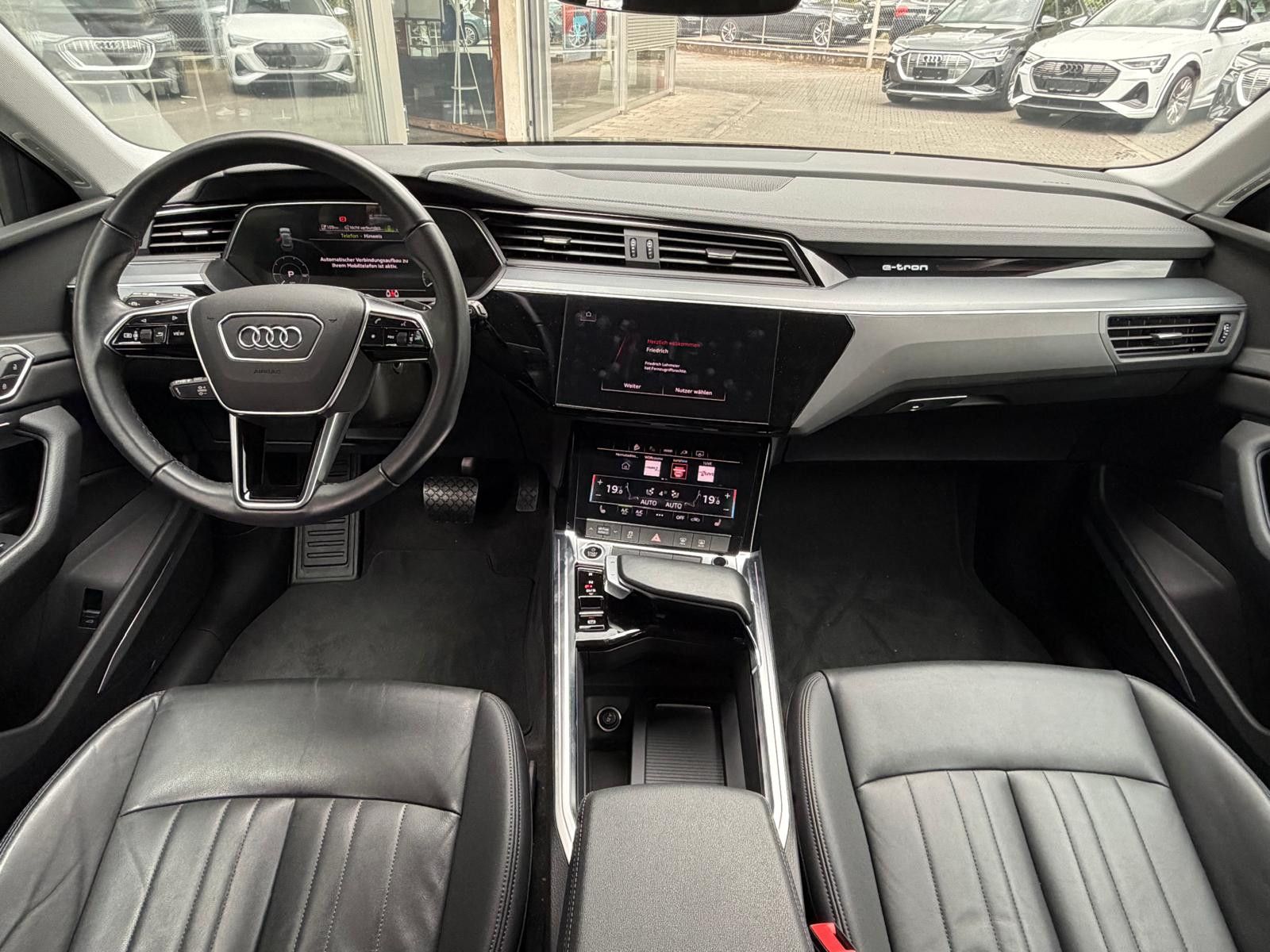 Fahrzeugabbildung Audi e-tron 55 QUATT S LINE LUFT+LED+SHZ+KAM+B&O+21"