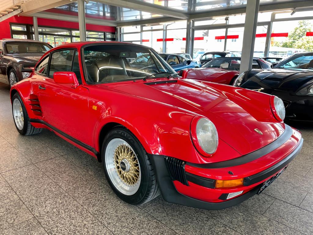 Porsche 930
