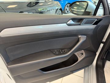 Volkswagen Passat - 10
