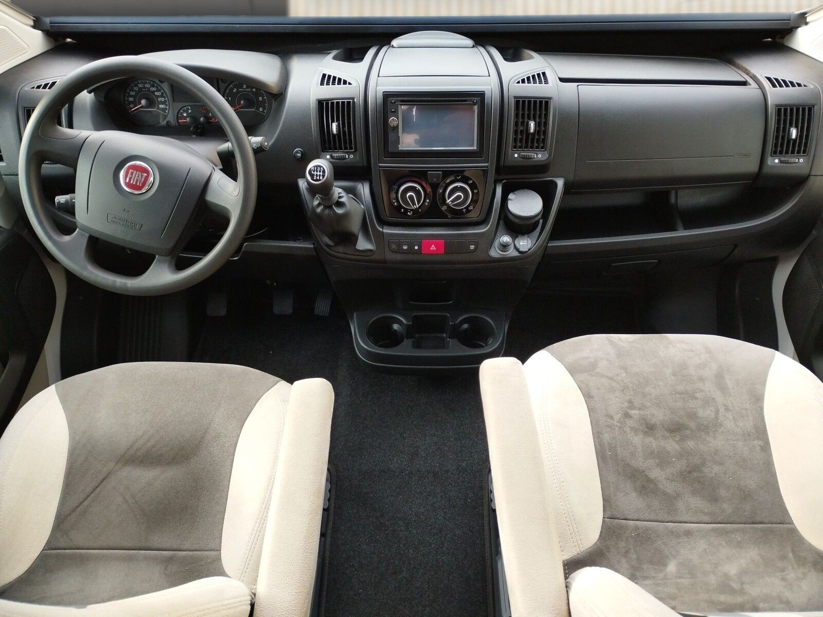 Fahrzeugabbildung Sunlight T 65 SAT,Markise,Fahrradträger,TV,Navi