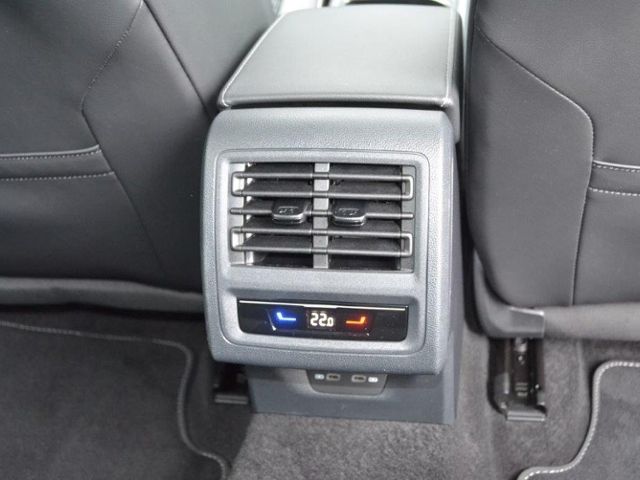 Golf VIII Variant 1.5 TSI R-Line AHK/LED/17-ZOLL