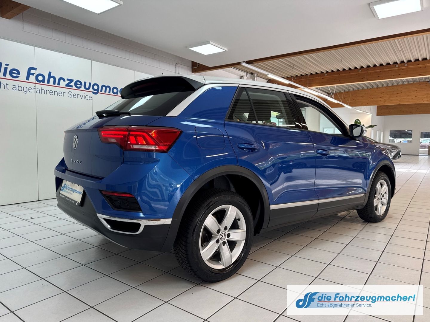Fahrzeugabbildung Volkswagen T-Roc Style Mehrzonenklima Ambientebeleuchtung S
