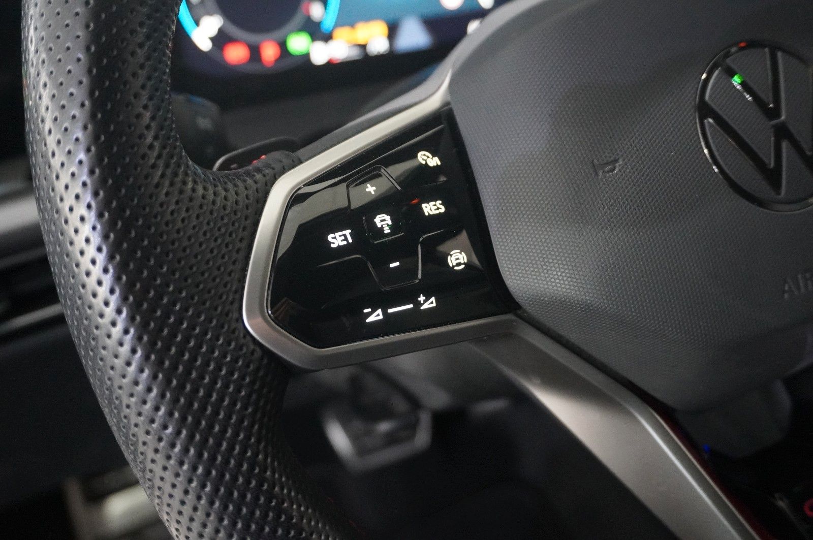 Fahrzeugabbildung Volkswagen Golf VIII Lim. 2.0 TSI GTI DSG NAVI/LED/KAMERA