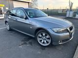 BMW 330d Touring xDrive Leder AHK NaviProf Shadow - BMW 330 aus 2010: 330d
