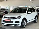 Volkswagen Touareg V6 TDI R-Line STHZ*AHK*PAN*SHZ*NAV*BX*RK - Volkswagen Touareg mit Diesel-Antrieb: Weiß