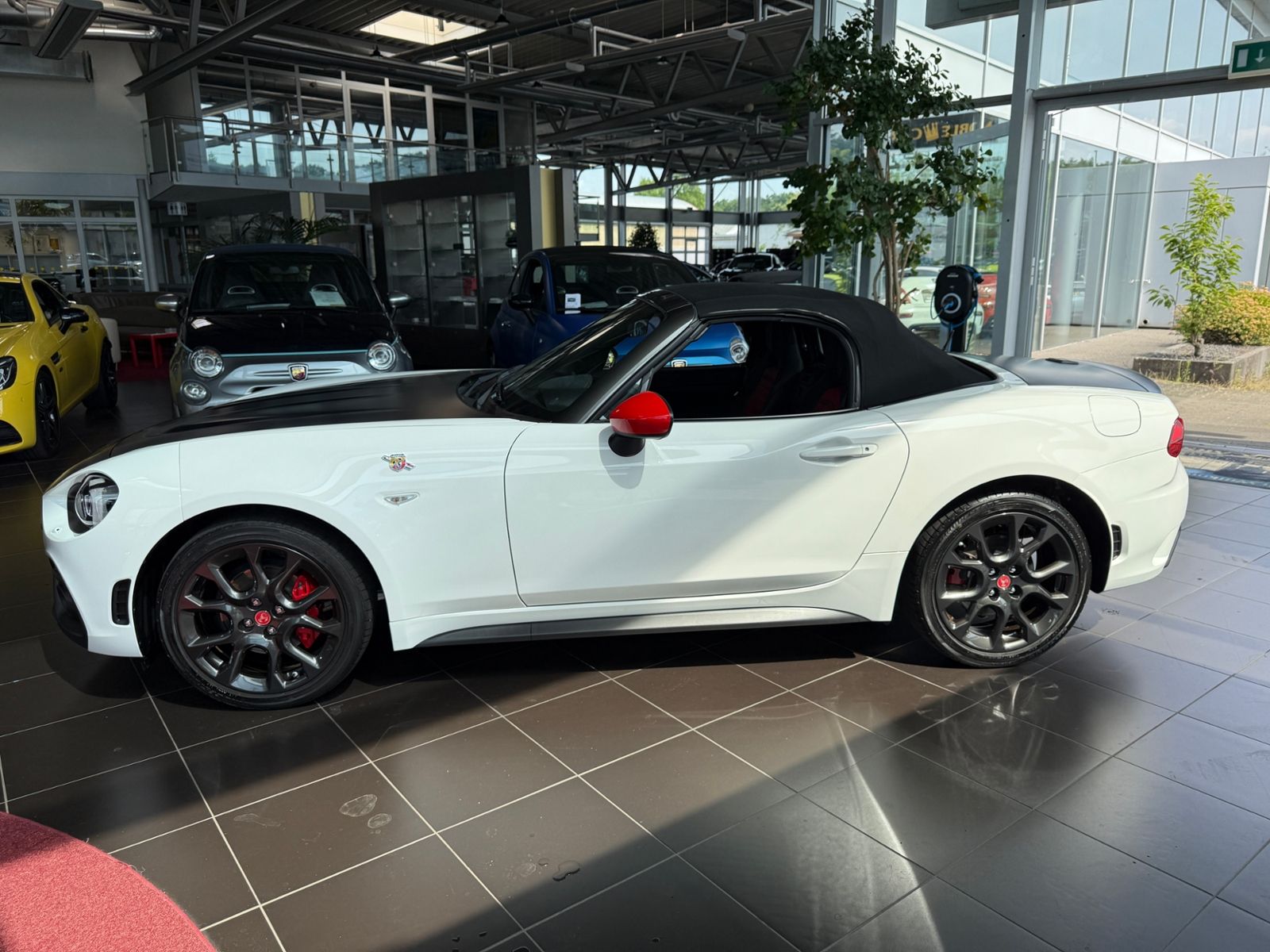 Fahrzeugabbildung Abarth 124 Spider LED LEDER ALU SHZ