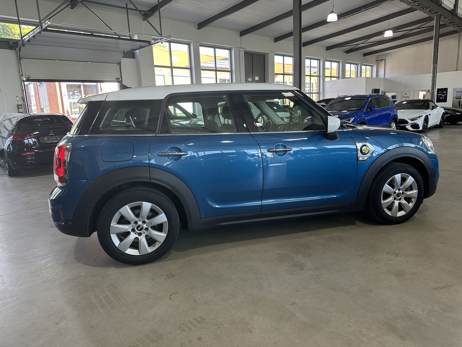 Fahrzeugabbildung MINI Cooper S Countryman S E ALL4/NAV/KAM/LED/Keyless