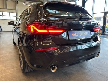 BMW 120 i *HEAD-UP*StandHZ*AHK*SPORT*2-ZONEN*CARPLAY