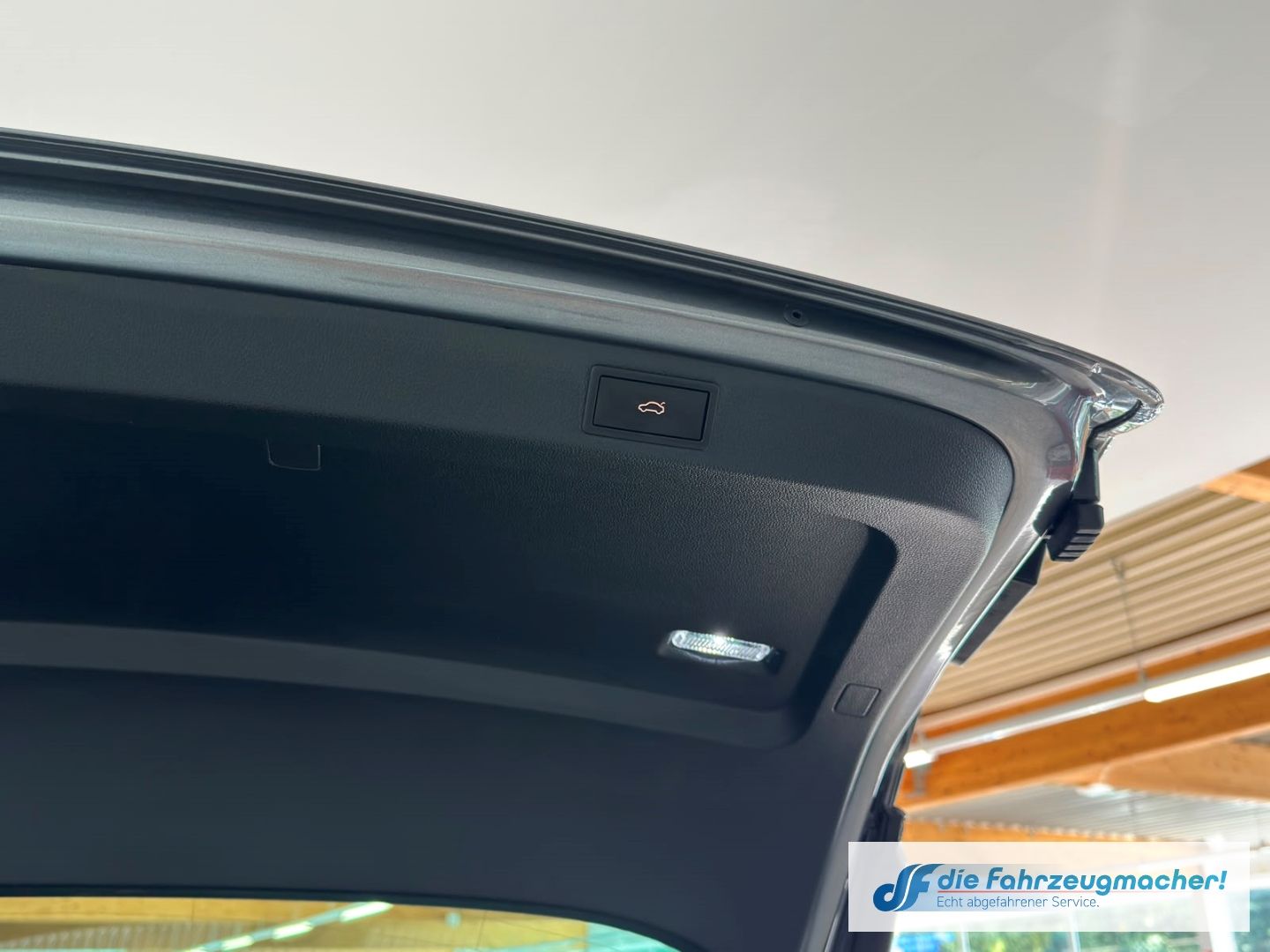 Fahrzeugabbildung SKODA Superb Combi Ambition Digitales Cockpit LED Sper