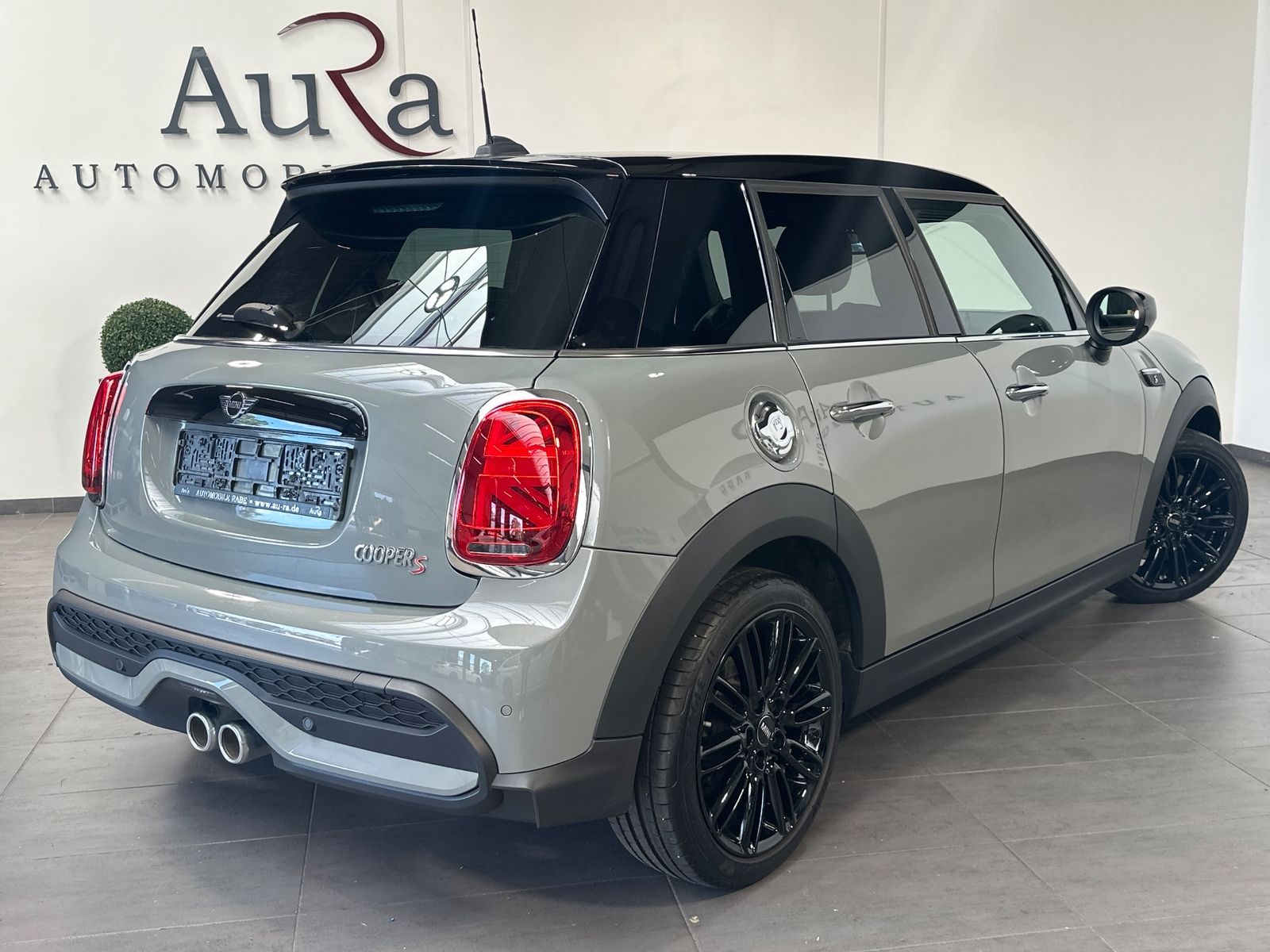 Fahrzeugabbildung MINI Cooper S Aut. Classic Trim NAV+LED+KEYLESS