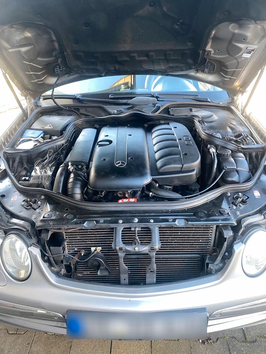 Mercedes-Benz E320 2004 — photo 8